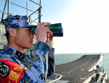 Ο Κινεζικός γίγαντας... «βρυχάται» - Το αεροπλανοφόρο Λιαονίνγκ στο Χονγκ Κονγκ (φωτό, βίντεο)